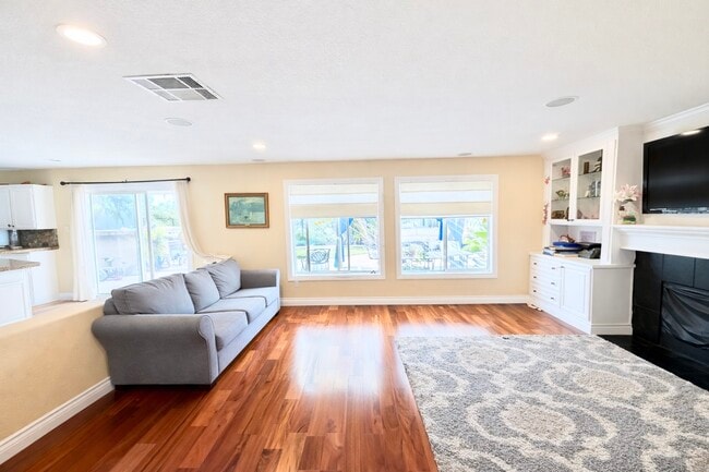 Building Photo - 730 Via Barquero