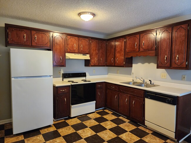 KITCHEN - 920 Applegrove Cir