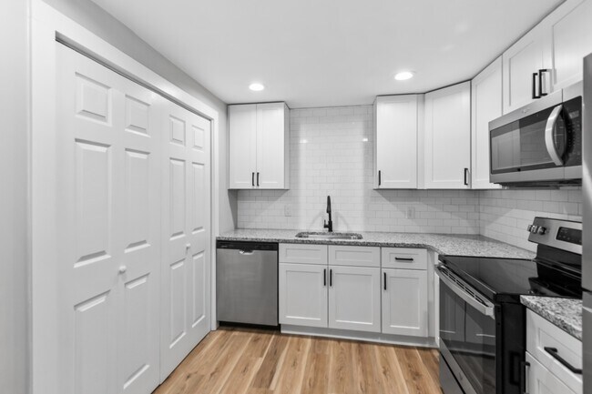 Foto del edificio - 2402 E 3rd St