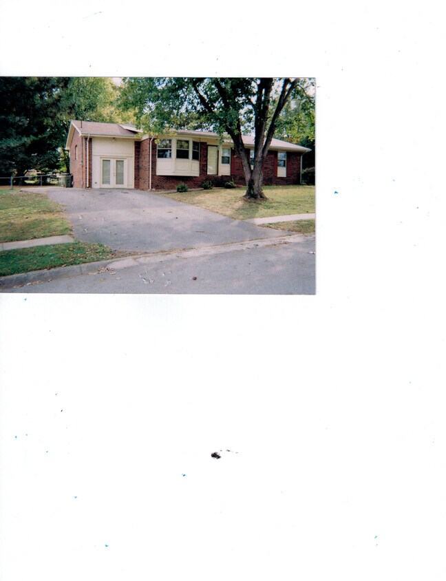 405 Monte Carlo Ct, Hopkinsville, KY 42240 House Rental in