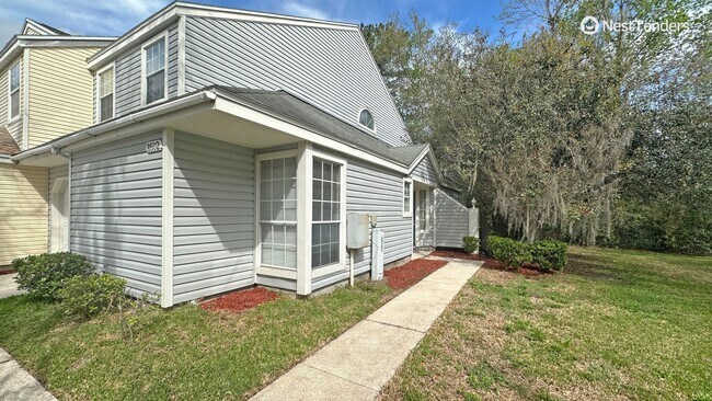 Foto del edificio - Large Updated Townhome in Argyle Forest!