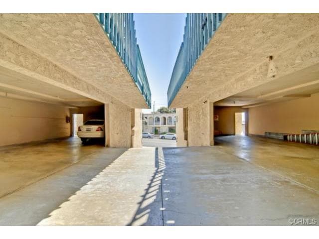 Building Photo - 637 Manhattan Beach Blvd