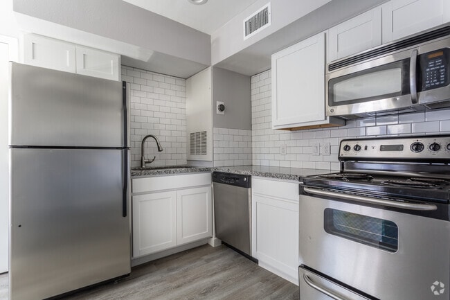 Interior Photo - 2810 Beauchamp