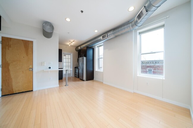 Building Photo - 1300 Park Ave