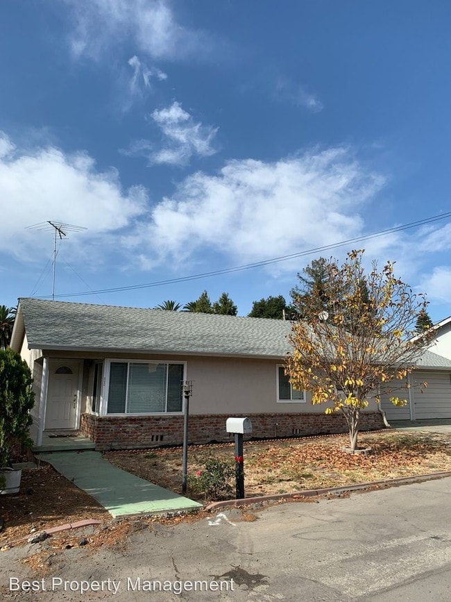 2 Br 1 Bath House 47633 Gable Common For In 2 Br 1 Bath House 47633 Gable Common