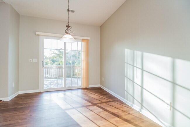 Foto del edificio - 1008 Solomon Ln