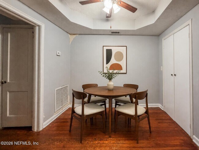Foto del edificio - 2575 Myra St