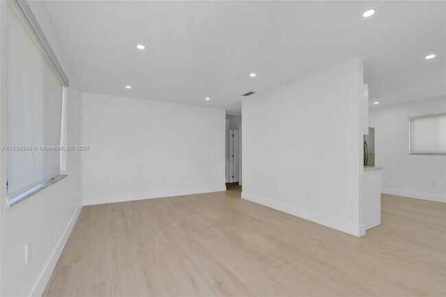 Foto del edificio - 3143 SW 26th St