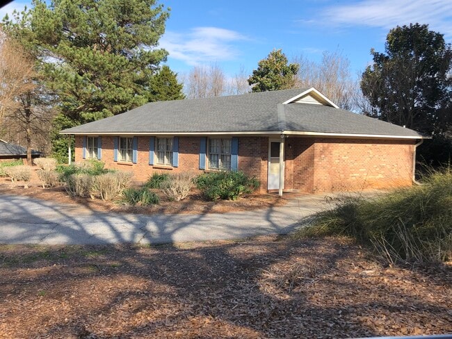 Foto del edificio - 2040 Pineview Dr