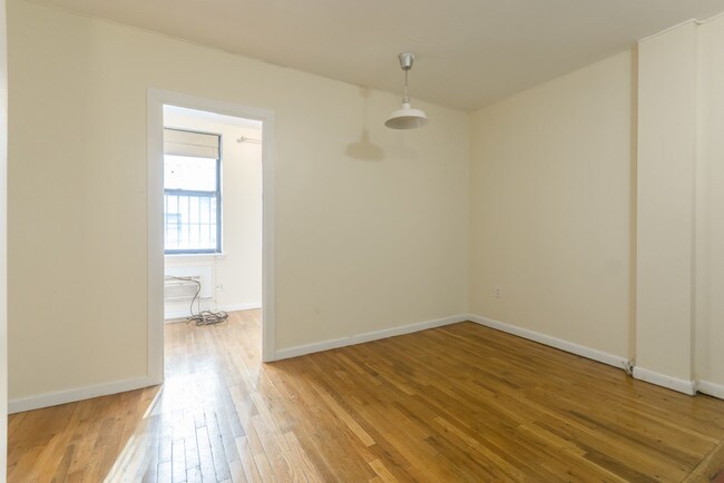 Building Photo - 66 W 109th St