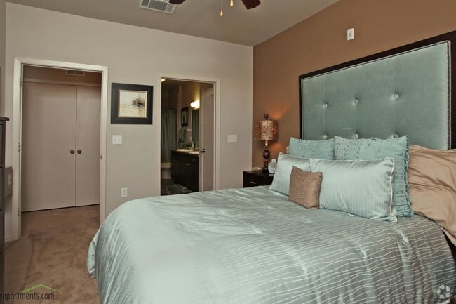 Bedroom - Villages at Domain