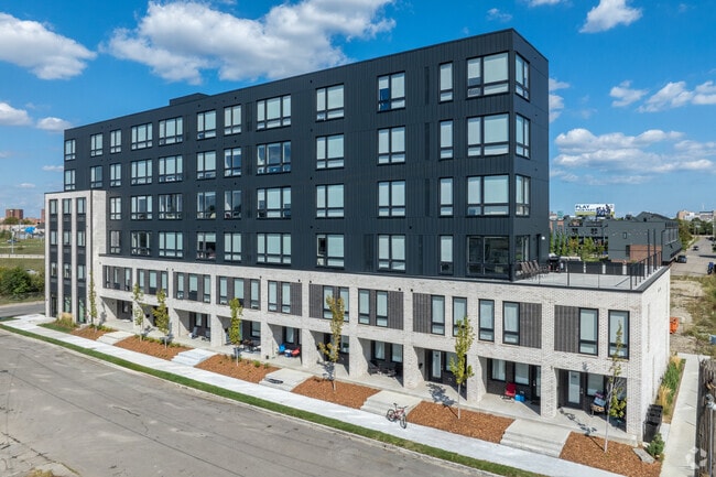 Building Photo - Left Field