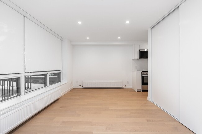 Building Photo - 31 Paxtonia Blvd