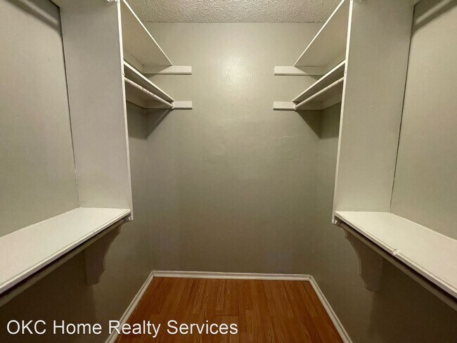 Building Photo - 2 br, 1 bath House - 2 Bed Duplex Moore 90...