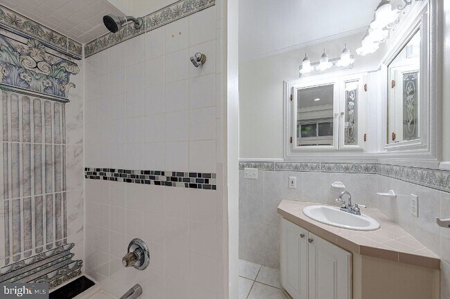 Building Photo - 3155 Adams Mill Rd NW