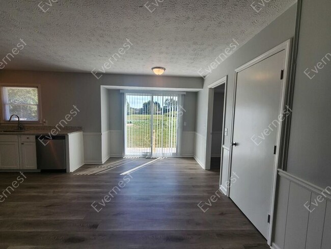 Foto del edificio - 807 Mountain Creek Church Rd NW