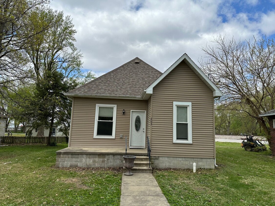 Primary Photo - Coming Soon!! 2 BEDROOM, OFFICE SPACE, LAU...