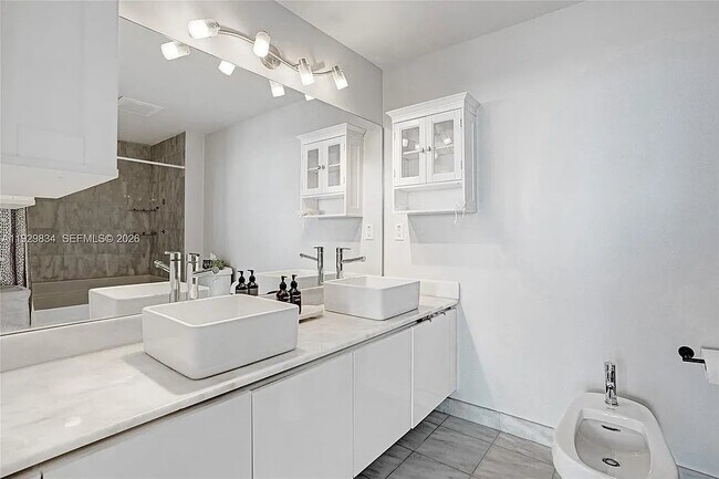 Foto del edificio - 601 NE 36th St