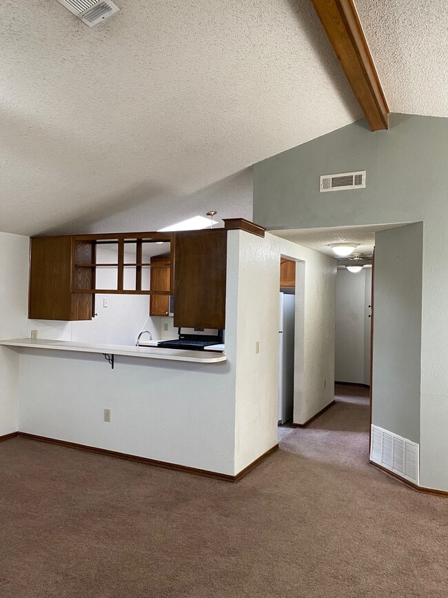 Building Photo - 2122 Meench Dr