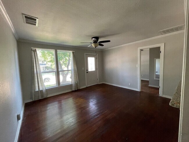 Foto del edificio - 4300 Valentine St