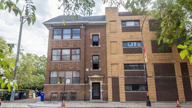 Building Photo - 1057 W Foster Ave