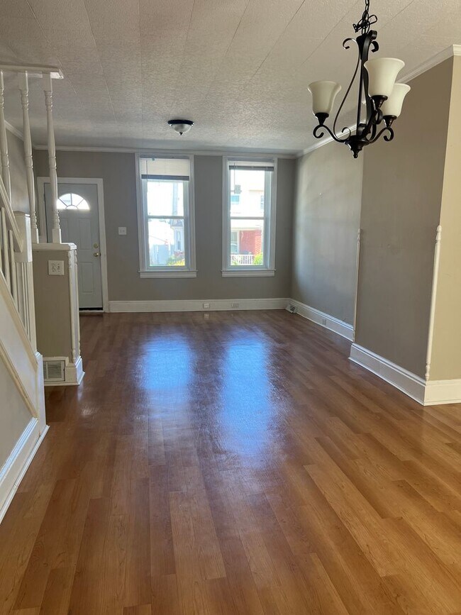 Foto del edificio - Suburban School District - 4 Bedroom Remod...