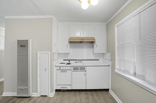 Foto del edificio - 1644 S Knoxville Ave