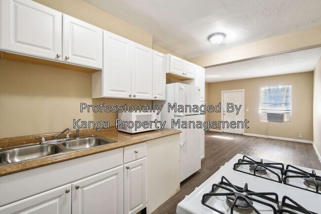 Building Photo - 428 Roseland Dr