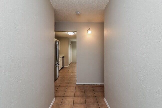 Foto del edificio - 6200 Kary Lynn Dr S