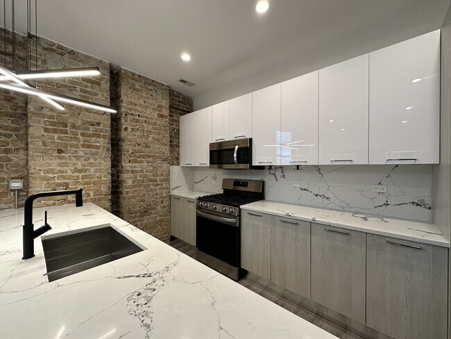 Foto del edificio - 2743 W Division St