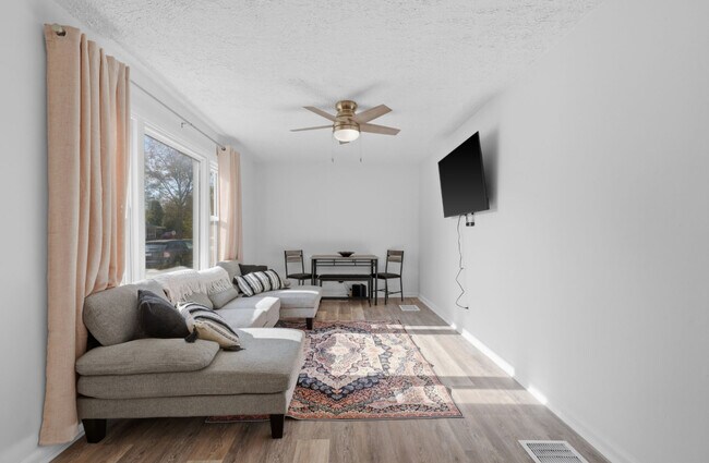 Foto del edificio - 519 E Water St