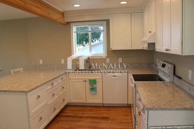 Foto del edificio - View 2-Bedroom Upper-Level Unit in Gig Harbor