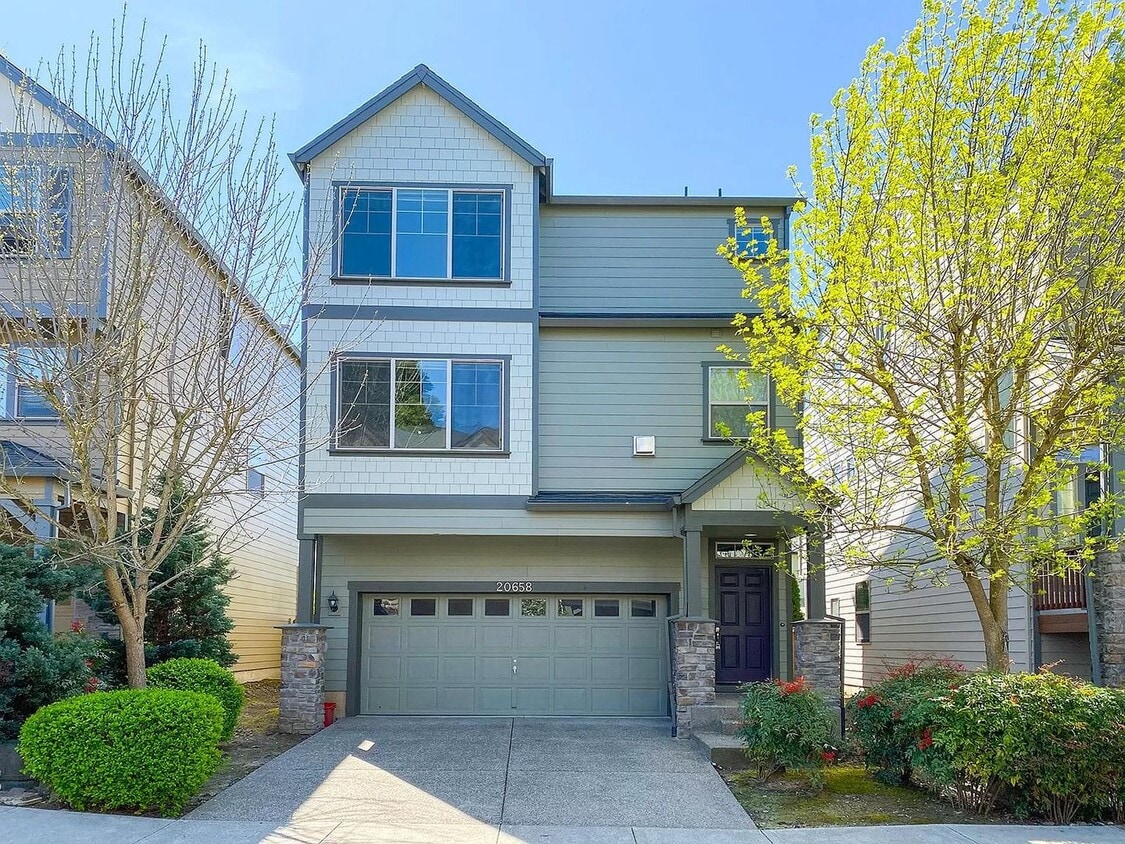 Photo - 20658 SW Sister Lane ~ Gorgeous Tri-Level Home