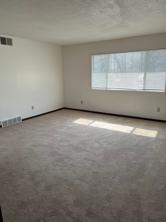 Building Photo - Robinwood Apartments