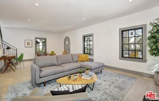 Foto principal - 423 S Orange Dr
