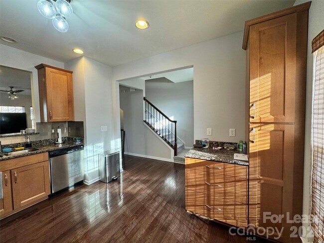 Building Photo - 280 W Bland St