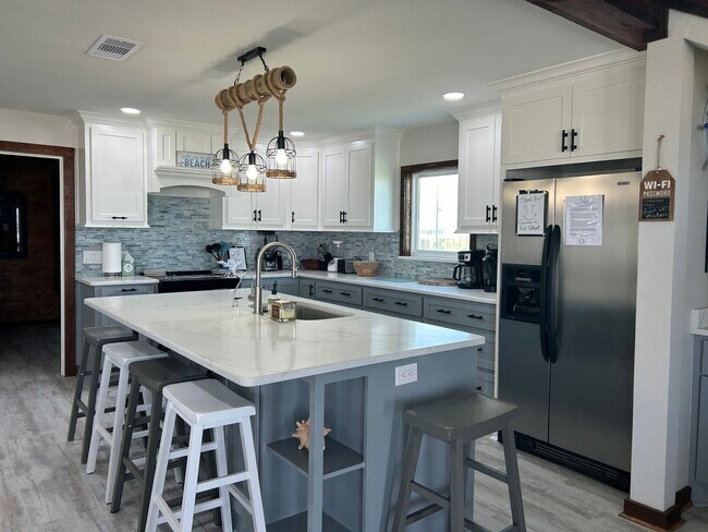 Foto del edificio - Mesmerizing Beachfront Retreat at Surfside...