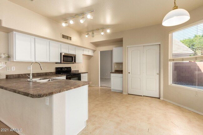 Foto del edificio - 4210 E Redwood Ln