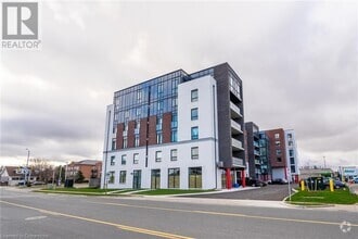 Building Photo - 5 Hamilton St N