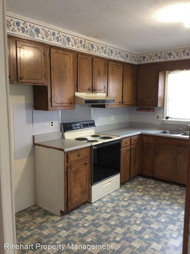 Building Photo - 3 br, 1.5 bath House - 1570 Marett Boulevard