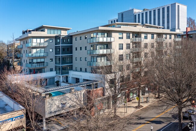 Building Photo - 335 W Ponce de Leon Ave