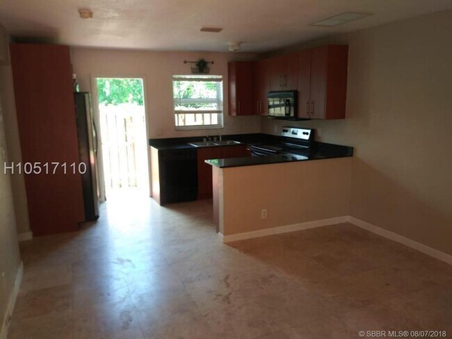 Foto del edificio - 1200 NE 5th Terrace