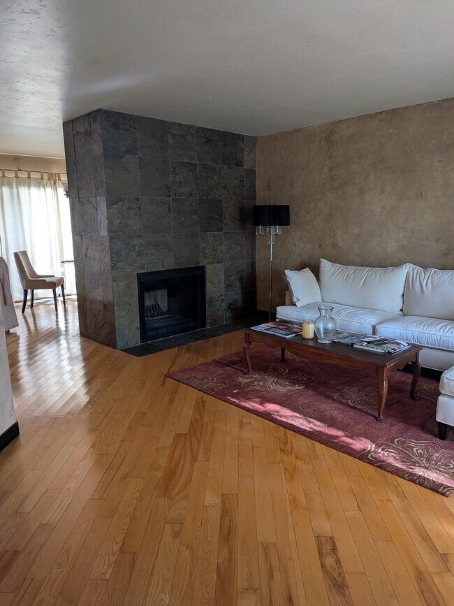 Foto del edificio - 16148 Loretta Ln