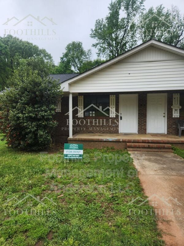Building Photo - 3910 Seminole Ave