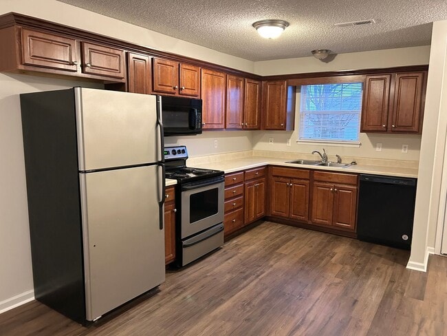 Building Photo - 3 Bed 2 Car Duplex in Grain Valley (New Flooring, Carpet, and Paint)