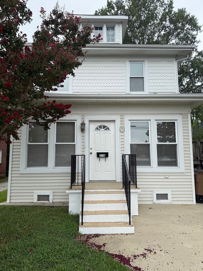 Building Photo - 311 N Spring St