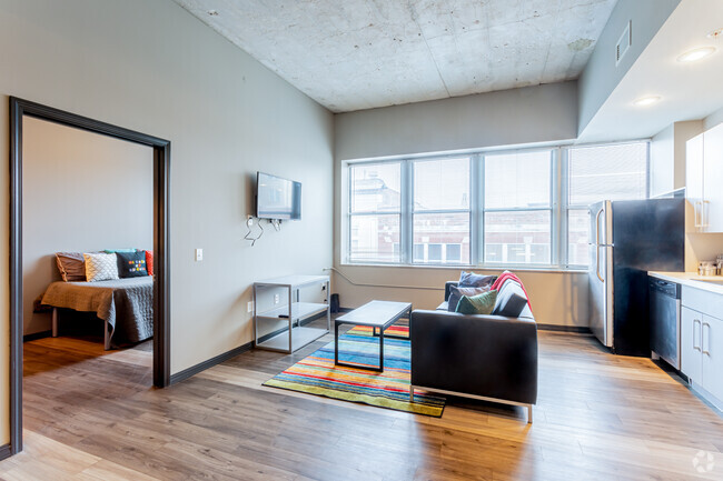 1HAB, 1BA - 672 ft² - Park East - The U