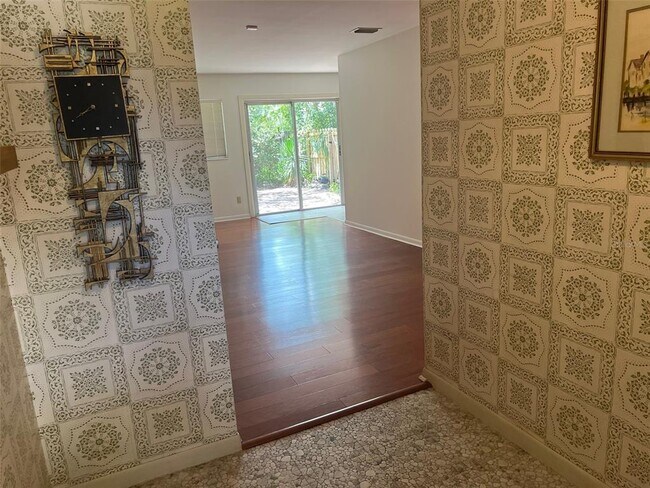 Foto del edificio - 703 NE 5th Pl