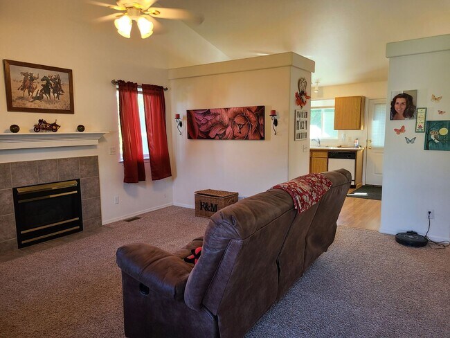 Foto del edificio - Updated ranch with a finished basement