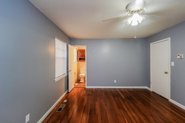 Building Photo - Spacious Five-Bedroom Home